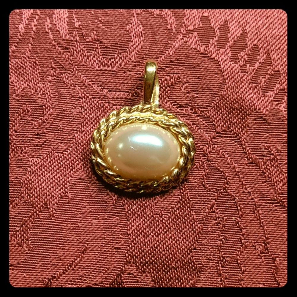 Vintage TAT Gold and Faux Pearl Pendant